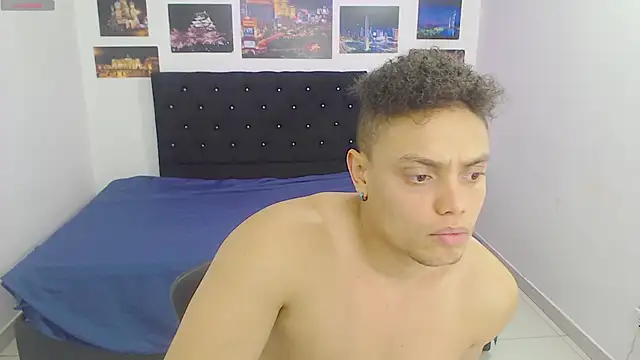 Snapshot of Booy_Hott chatting on December 7, 6:10 pm Booy Hott online show from December 7, 6:10 pm