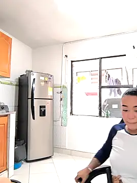 evafoxs online show from October 27, 4:30 pm