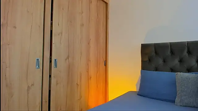 mia world  online show from November 30, 7:25 pm