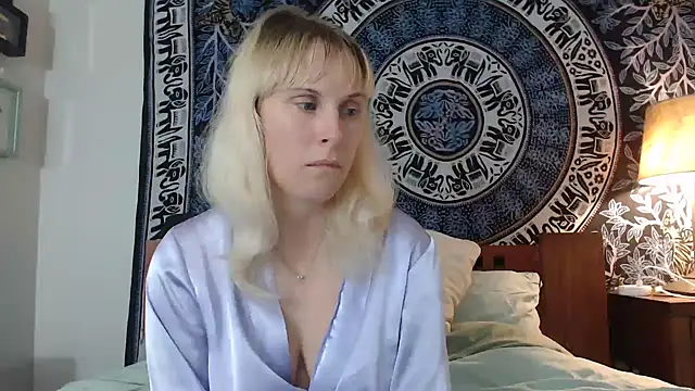 Snapshot of Cutikatxoxo chatting on January 15, 2:06 am Cutikatxoxo online show from January 15, 2:06 am