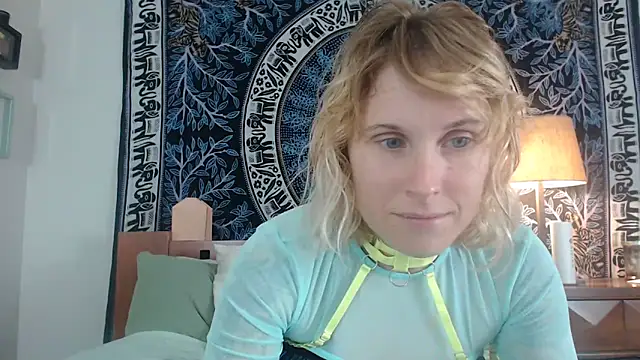 Snapshot of Cutikatxoxo chatting on March 14, 1:37 am Cutikatxoxo online show from March 14, 1:37 am