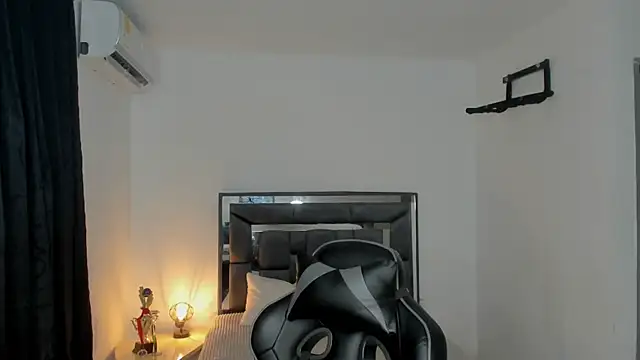 enzo sloran online show from November 20, 6:03 am