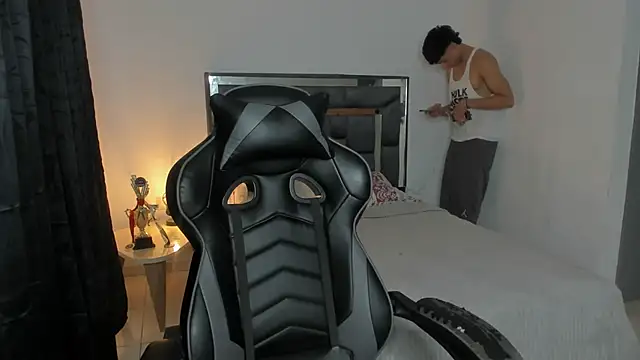 enzo sloran online show from December 2, 4:14 am