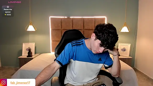 AlejooTwink online show from April 12, 12:14 am