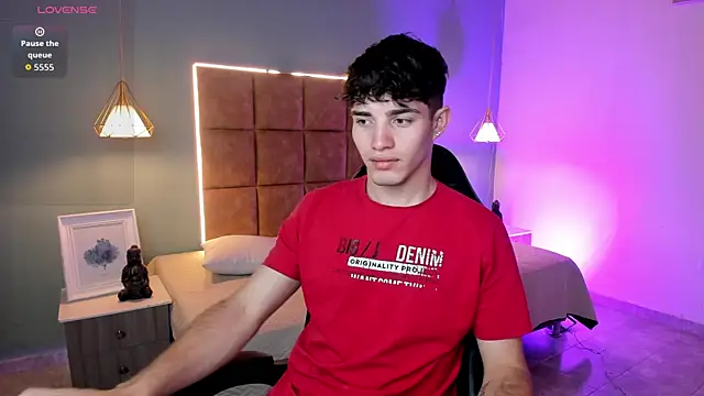 AlejooTwink online show from May 18, 3:17 am