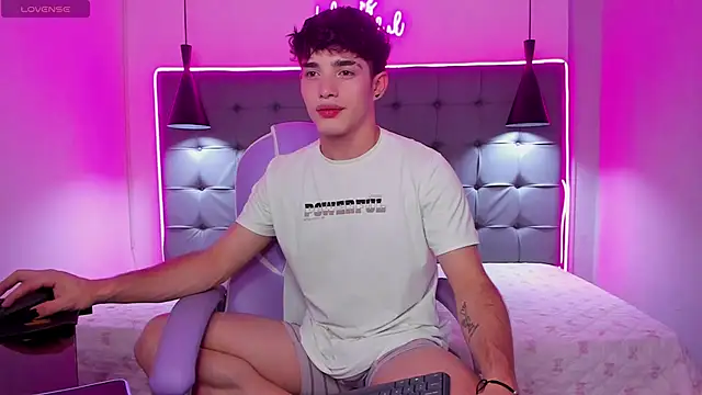 AlejooTwink online show from December 15, 9:42 pm