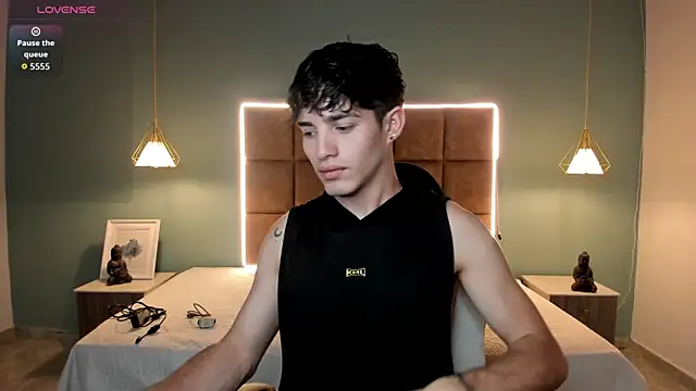 AlejooTwink online show from May 3, 5:45 am