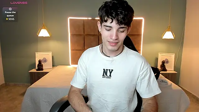 AlejooTwink online show from May 8, 3:54 am
