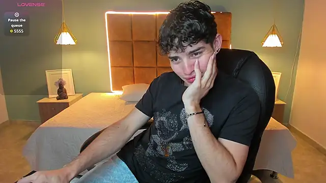 AlejooTwink online show from November 3, 12:49 am