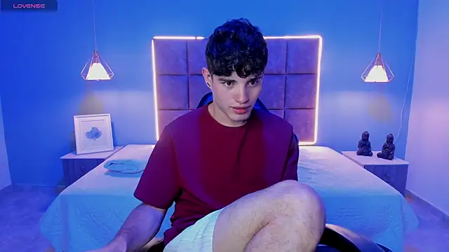 Snapshot of AlejooTwink chatting on July 16, 5:15 am AlejooTwink online show from July 16, 5:15 am