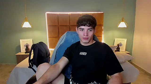 AlejooTwink online show from October 8, 5:31 am