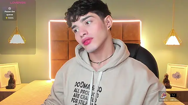 AlejooTwink online show from December 2, 12:22 am