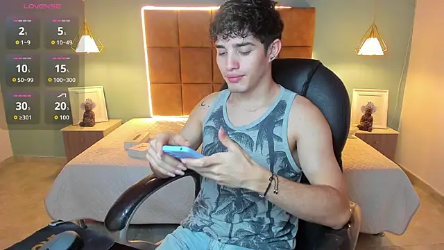 AlejooTwink online show from November 11, 2:39 am