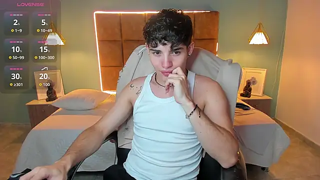 AlejooTwink online show from October 30, 2:21 am