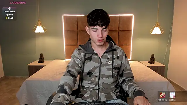 AlejooTwink online show from May 15, 3:59 am