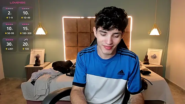 AlejooTwink online show from April 15, 4:07 am