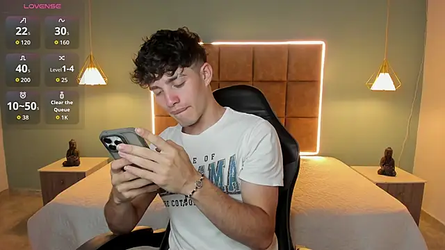 AlejooTwink online show from June 3, 3:40 am