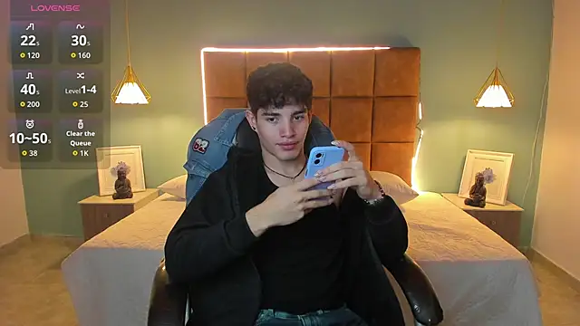 AlejooTwink online show from November 4, 1:20 am