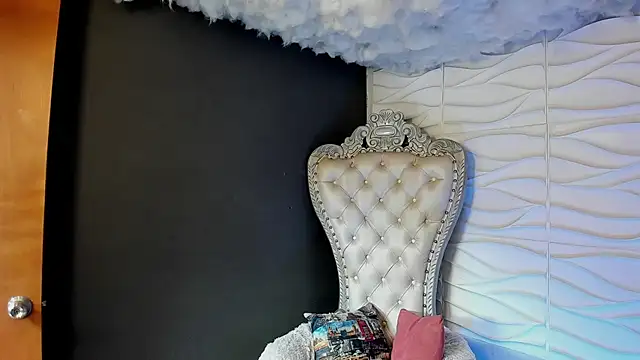 Layla 707 online show from March 21, 8:02 pm