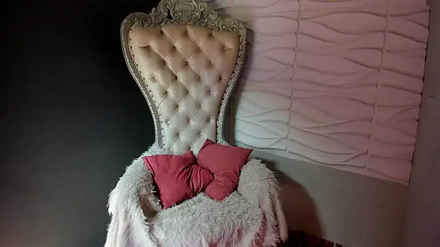 Layla 707 online show from March 26, 7:45 pm