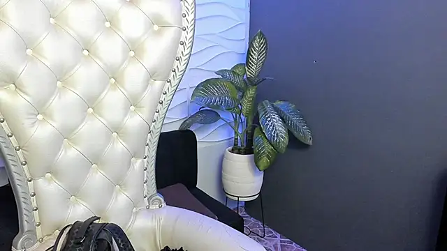 Snapshot of Layla_707 chatting on September 10, 12:09 am Layla 707 online show from September 10, 12:09 am