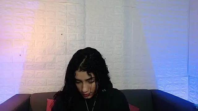 Snapshot of Layla_707 chatting on February 17, 11:22 pm Layla 707 online show from February 17, 11:22 pm