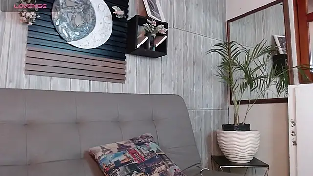 Layla 707 online show from November 29, 10:10 pm