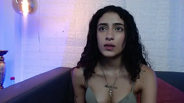 Snapshot of Layla_707 chatting on February 18, 2:27 am Layla 707 online show from February 18, 2:27 am