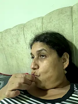 siri duque online show from December 3, 2:12 am