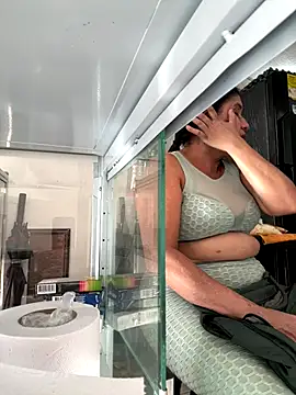 siri duque online show from October 31, 8:38 pm