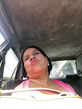 siri duque online show from April 28, 7:51 pm