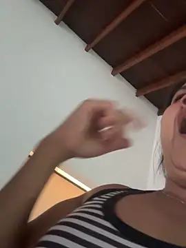 siri duque online show from April 14, 9:53 pm