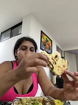 Snapshot of siri_duque chatting on February 7, 1:02 am siri duque online show from February 7, 1:02 am