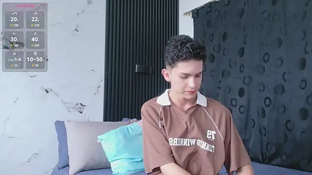 Noah tyler  online show from May 22, 8:07 pm