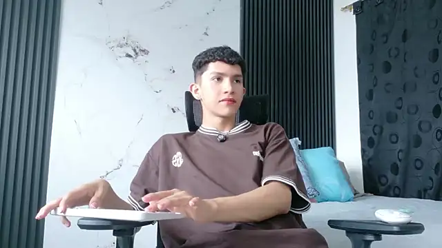 Noah tyler  online show from March 7, 7:19 pm