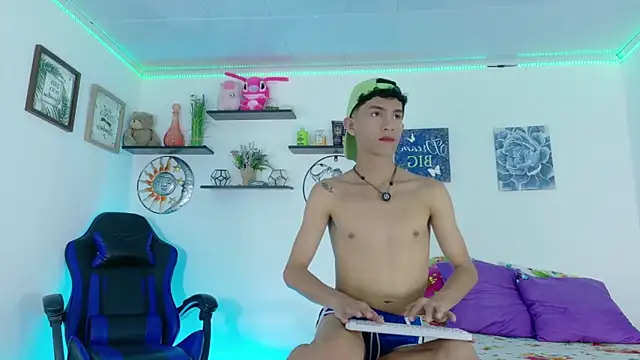 Noah tyler  online show from February 11, 7:58 pm