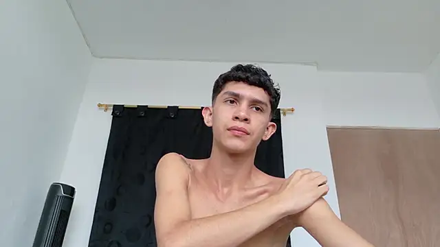 Snapshot of Noah_tyler_ chatting on October 24, 5:56 pm Noah tyler online show from October 24, 5:56 pm