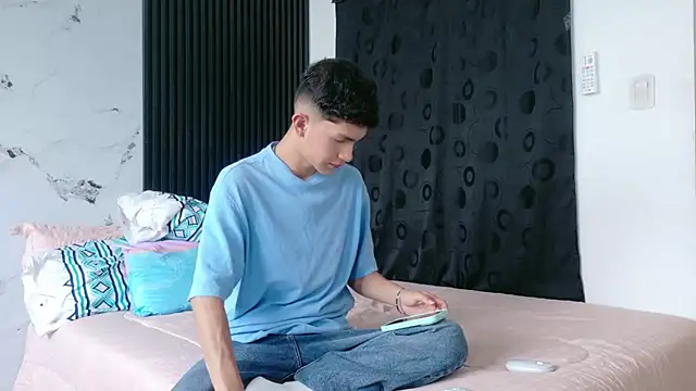 Noah tyler  online show from February 26, 7:14 pm