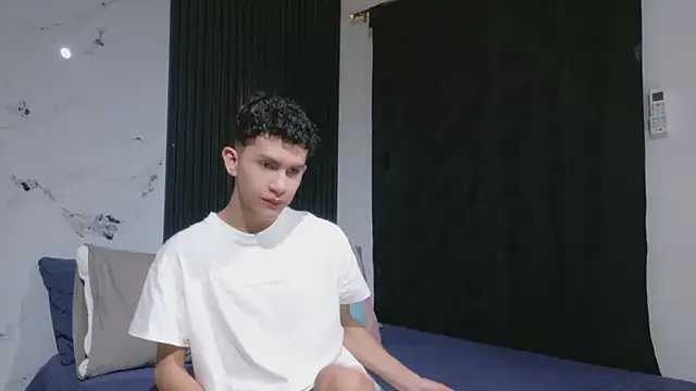 Noah tyler  online show from May 24, 12:10 am