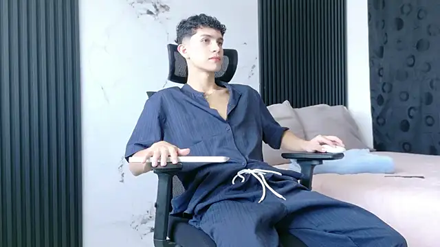 Snapshot of Noah_tyler_ chatting on December 5, 5:44 pm Noah tyler online show from December 5, 5:44 pm