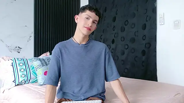 Noah tyler  online show from February 24, 7:04 pm