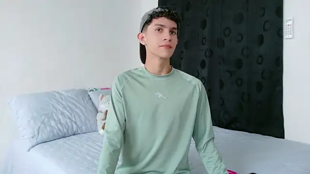 Snapshot of Noah_tyler_ chatting on November 20, 5:35 pm Noah tyler online show from November 20, 5:35 pm