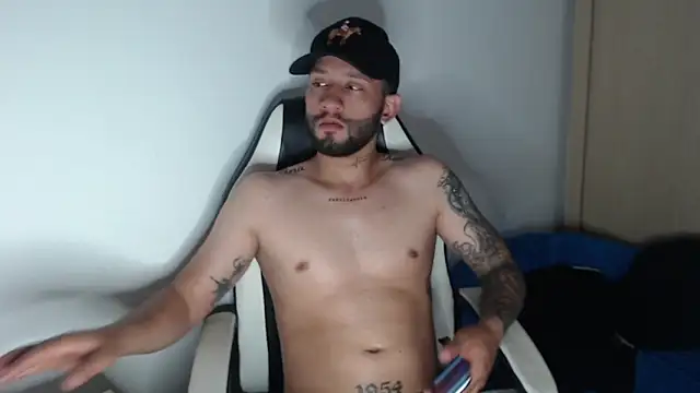 Snapshot of maxXximo777 chatting on March 4, 1:06 pm maxXximo777 online show from March 4, 1:06 pm