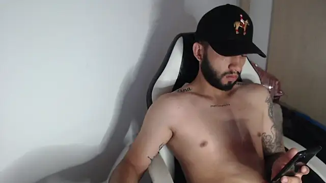 Snapshot of maxXximo777 chatting on March 18, 5:01 pm maxXximo777 online show from March 18, 5:01 pm