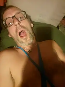 Snapshot of chatwatchcum chatting on October 19, 3:31 am chatwatchcum online show from October 19, 3:31 am