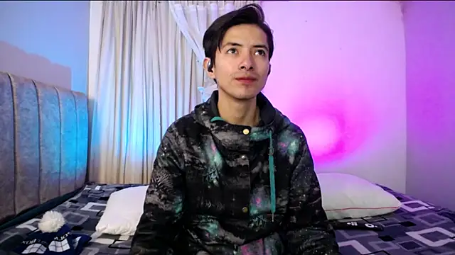 Yellowpokemon23 online show from April 8, 2:24 am