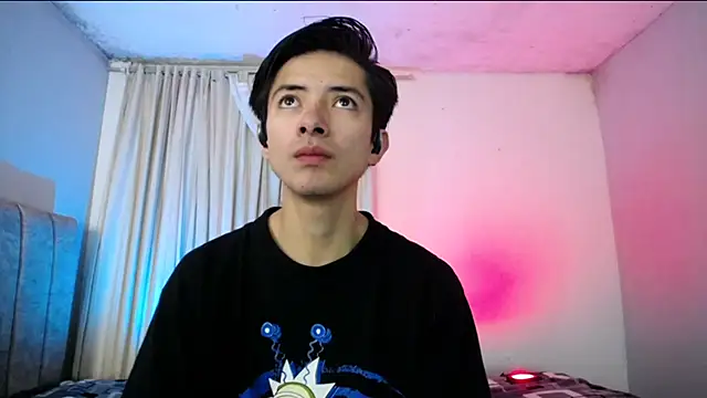 Yellowpokemon23 online show from April 8, 6:09 pm