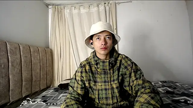 Yellowpokemon23 online show from November 12, 5:11 am