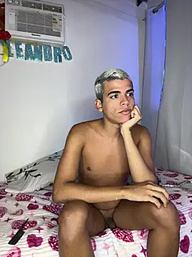 Snapshot of Leo_bunny_hot chatting on July 7, 12:24 am Leo bunny hot online show from July 7, 12:24 am