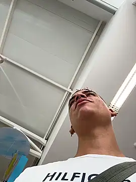 Leo bunny hot online show from April 9, 7:09 pm